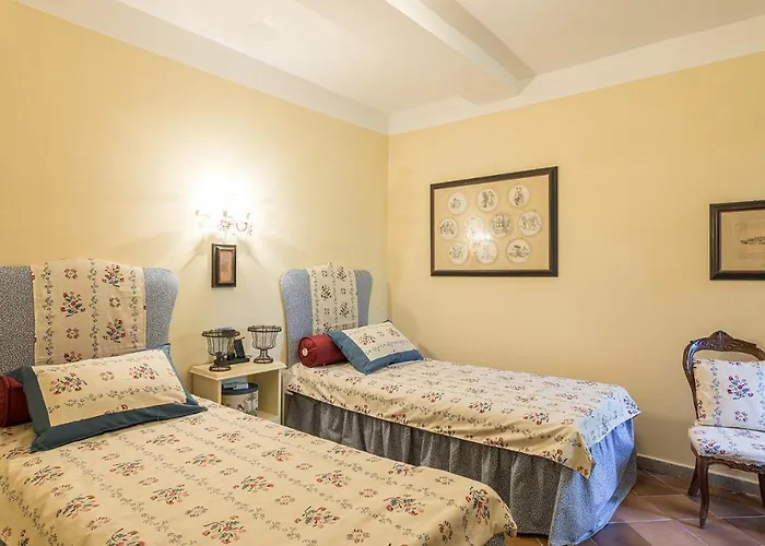 Rinaldi 6, Emma Вилла